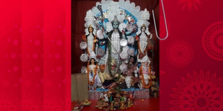 পূর্ববঙ্গের বনেদিয়ানার ছাপ শহরতলিতে! নবদুর্গা পুজো নেন নীলদুর্গা বেশে!