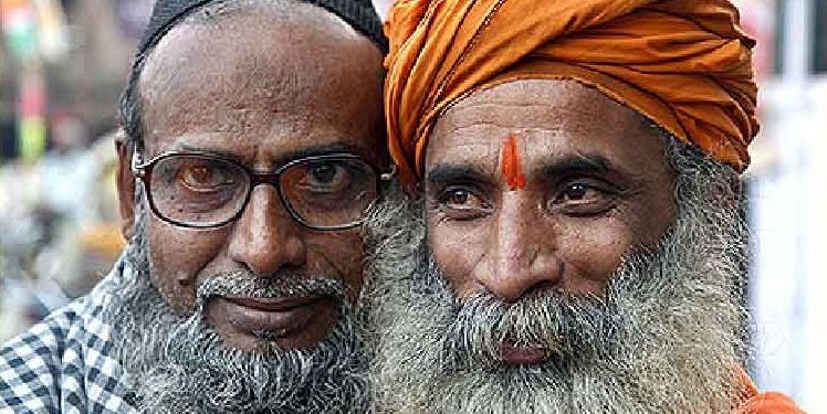 Muslims of Delhi Helps to Protect Temple