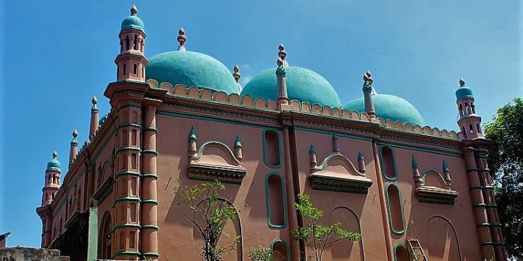 কলকাতার এই মসজিদ শুধু ইট-কাঠ-পাথরের নয়; সম্প্রীতির উত্তরণও বটে!