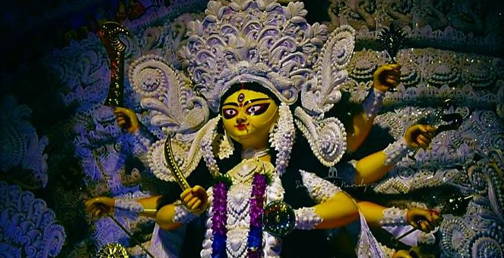 বড়বাজার চত্বরের পুজো এখনও ধরে রেখেছে বাঙালি সংস্কৃতির আমেজ!