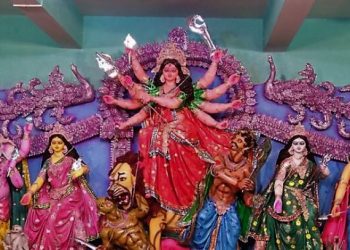 সাবেকিয়ানায় ভরপুর ইসলামপুরের এই দুর্গা কাঠামো তৈরি মুসলিমের হাতে!