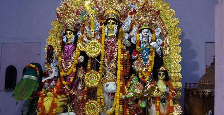 গ্রামে ঐতিহ্যের পুজো! আড়বালিয়ার নীলকণ্ঠ কুঠিতে দেবী ‘শক্তি রূপেন সংস্থিতা’