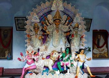 Daily News Reel - Chhatu Babu Latu Babu Thakur Bari Durga Puja