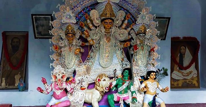 Daily News Reel - Chhatu Babu Latu Babu Thakur Bari Durga Puja