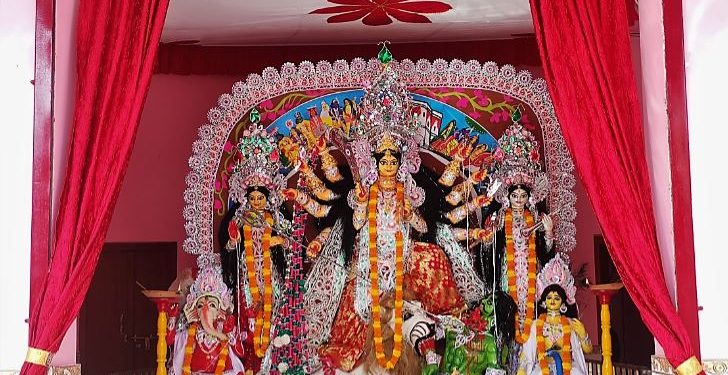বিসর্জনের আগে মা দুর্গা এখানে দেখা করেন তাঁর দুই বোনের সঙ্গে!