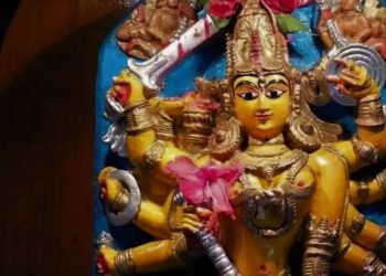 ‘সবচেয়ে বড় দুর্গা’দের প্রতিযোগিতার যুগে কলকাতার ঐতিহ্য ‘৩ ফুটের দুর্গা’!