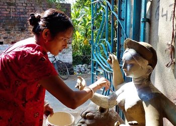 Daily News Reel - Lady Idol Maker of Chandannagore