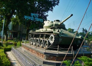 একাত্তরের মুক্তিযুদ্ধে ব্যবহার করা ট্যাঙ্ক আজও দাঁড়িয়ে বালুরঘাটের বুকে!