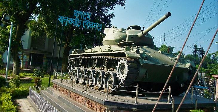 একাত্তরের মুক্তিযুদ্ধে ব্যবহার করা ট্যাঙ্ক আজও দাঁড়িয়ে বালুরঘাটের বুকে!