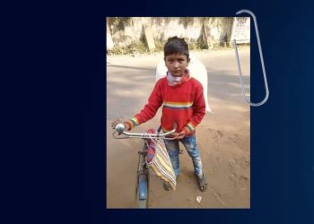 স্বপ্নের দাম ৩২০ টাকা, মুড়ির ঝোলা হাতে বেড়িয়ে পড়ে ক্লাস টেনের রাখহরি!