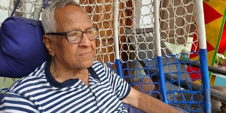 Daily News Reel - Anjan Chakraborty Crownless King of Boipara