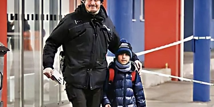 লক্ষ্য নিরাপদ আশ্রয়! মায়ের লেখা ঠিকানা নিয়ে ইউক্রেনের খুদে পৌঁছল স্লোভাকিয়া