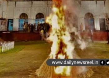 ভোর সাড়ে চারটে বাজলেই পুরনো বনেদি বাড়িতে শুরু দেবদোল উৎসব!