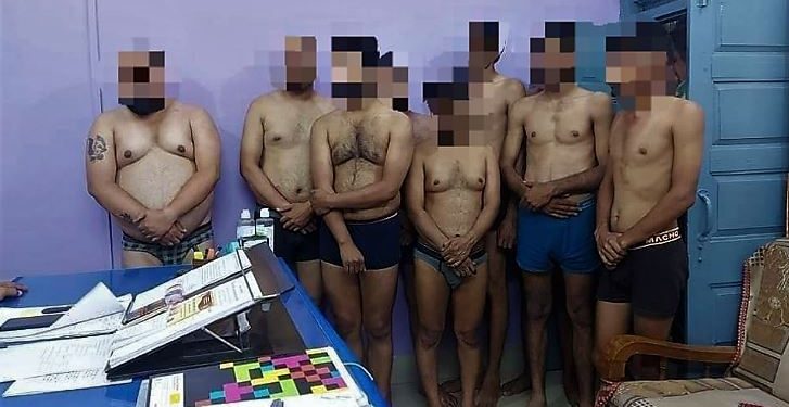 সমালোচনার শাস্তি! মধ্যপ্রদেশে অর্ধ-নগ্ন হল গণতন্ত্রের চতুর্থ স্তম্ভ