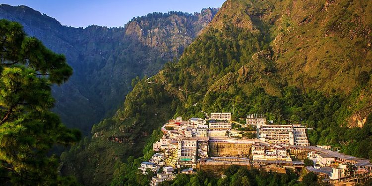 Daily News Reel - Vaishno Devi Travel Through Helicopter Cheating Trap