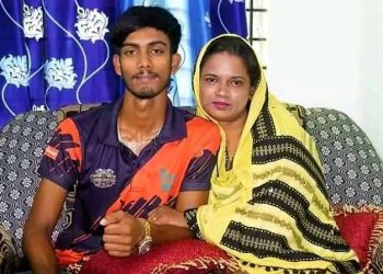 ১৮ বছরের ছোট প্রেমিকের সঙ্গে বিয়ের বন্ধনে আবদ্ধ হলেন অধ্যাপিকা