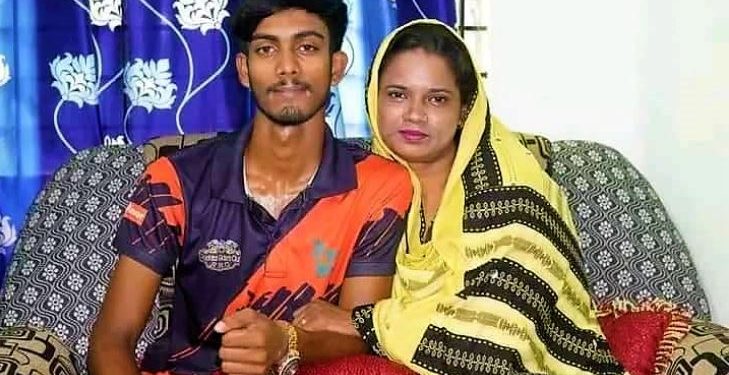১৮ বছরের ছোট প্রেমিকের সঙ্গে বিয়ের বন্ধনে আবদ্ধ হলেন অধ্যাপিকা