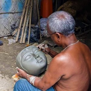 রুজি-রুটির টানে পুজোর আগে প্রবাসে পাড়ি দেন বর্ধমানের মৃৎশিল্পীরা!