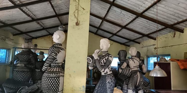 Daily News Reel - Maa Durga of Jhargram Adorns with Dhokra