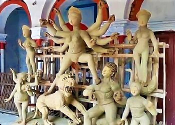 দশমী নয়, অষ্টমীর সিঁদুর খেলাই টিকিয়ে রেখেছে এই বাড়ির ঐতিহ্য!