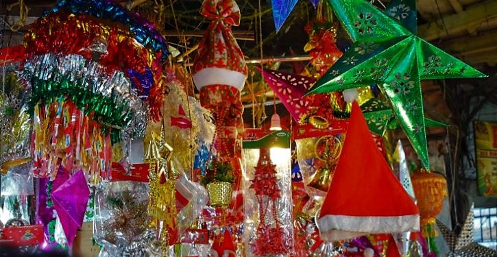 Daily News Reel - Market of Christmas Decoration in Kolkata