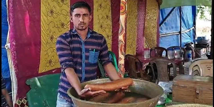 Daily News Reel - Gigantic Sweets of Purbasthali Dol Fair