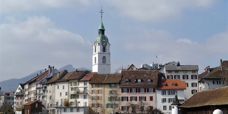 বোমা বা মিসাইলের বৃষ্টি নয়, শহর জুড়ে হয়েছিল সেদিন চকলেট বৃষ্টি