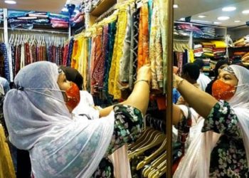 Daily News Reel - Bangladeshi Crowd in Newmarket Eid Shopping
