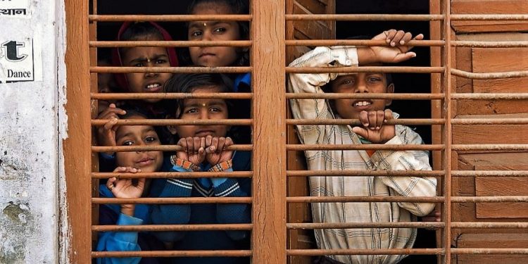 Daily News Reel - Hindi Dominates English Medium Schools in Kanchrapara