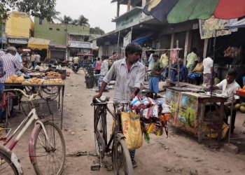 মুর্শিদাবাদে জমজমাট পাশাপাশি দুই প্রত্যন্ত গ্রামের ইফতার বাজার