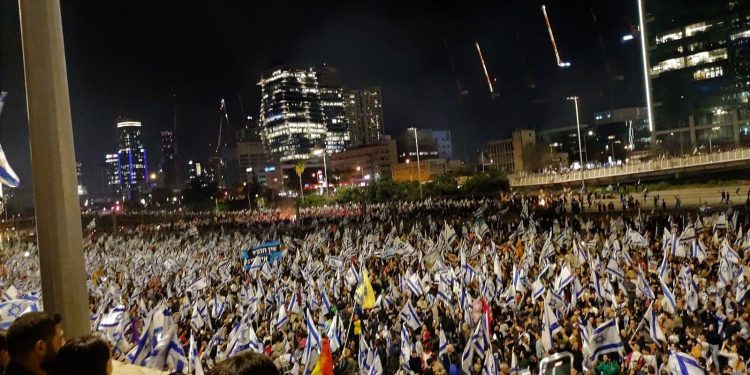 Daily News Reel - Israeli People are on the Streets to Save Democracy