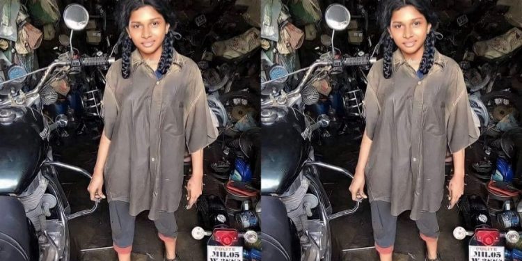 ক্লাসের ‘ফার্স্ট গার্ল’ কার্তিকা বাইক সারিয়ে টানছে সংসার!