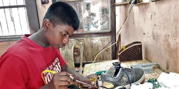 Daily News Reel - School Student Invents Smart Shoe