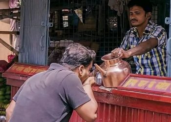 Daily News Reel - Shop Owner Feeding Water to Passers-by