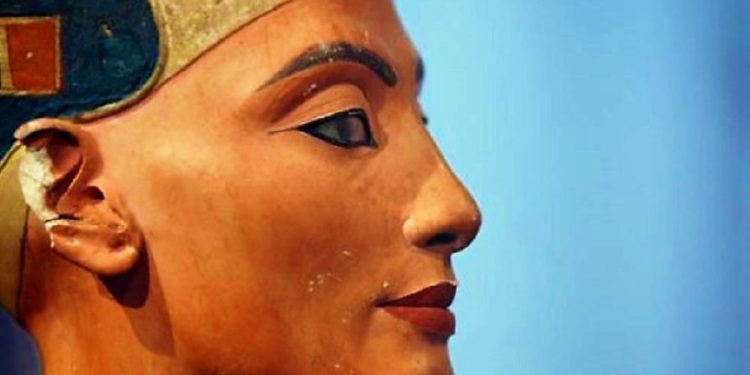 Daily News Reel - Men Uses Lipstick in Ancient Civilizations