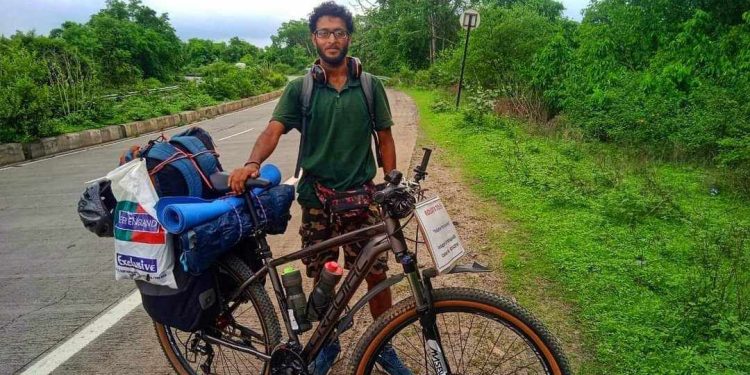 Daily News Reel - Kolkata Boy Travels to Ladakh on Bicycle
