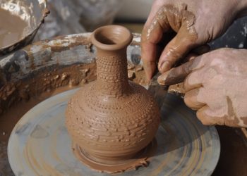 Daily News Reel - Making Pottery in Hand Wheel