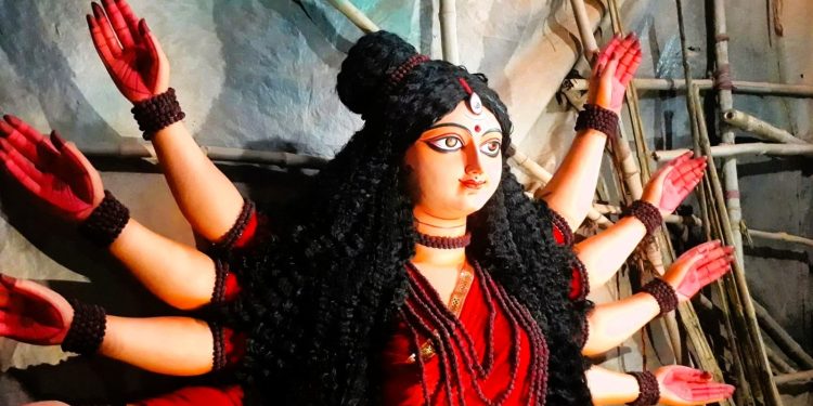 Daily News Reel - Muslim Community Makes The Hair of Goddess Durga in Howrah
