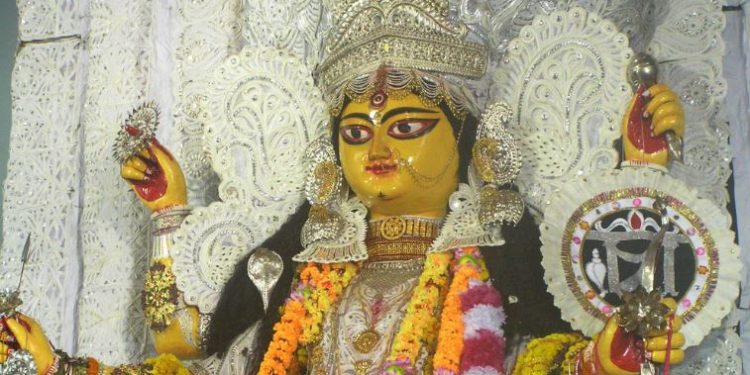 চাউলপট্টির আদি মা পুজো করেন পুরুষরা! শুরু করেন এক দেওয়ান