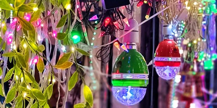 Daily News Reel - Chinese Light Dominates Indian Diwali Market