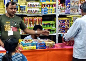 Daily News Reel - Diwali Fireworks Market at Kolkata Maidan