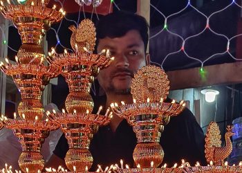 Daily News Reel - Ezra Street Light Market Filled with Diwali Crowds