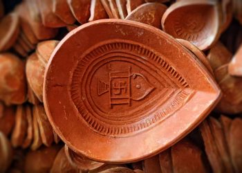 Daily News Reel - Selling of Clay Lamp at Kumartuli