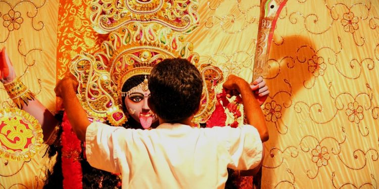 Daily News Reel - This Kali Puja Starts After Finishing Reading Quran at Dargah