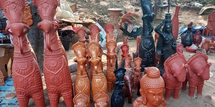 Daily News Reel - Art Camp at Bishnupur Poramatir Mela