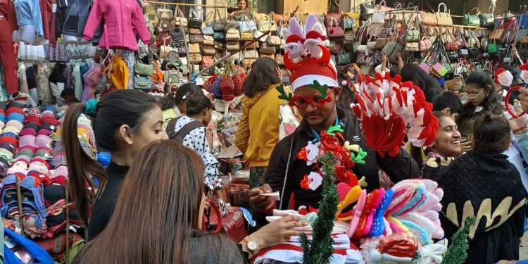 Daily News Reel - New Market is Hotspot of Christmas Decoration