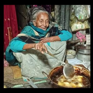 Daily News Reel - 86 Years Old Lady Sales Singara at Unbelievable Cost