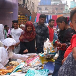 Daily News Reel - Bangladeshi Crowd in Kolkata Eid Market