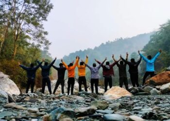 ইয়েলবং: পাহাড়, ঝর্ণা আর রঙিন ফুলের অপূর্ব মেলবন্ধন!