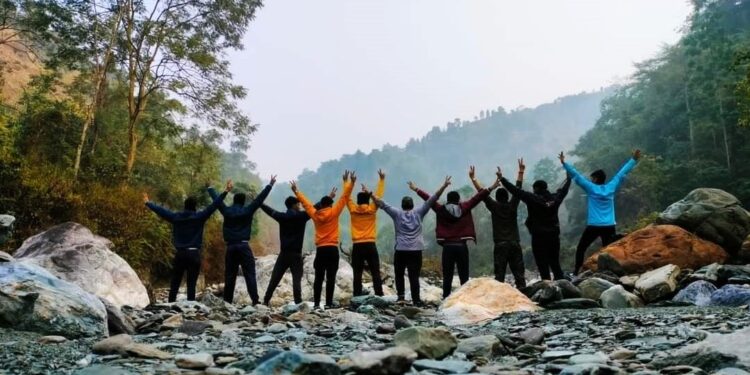 ইয়েলবং: পাহাড়, ঝর্ণা আর রঙিন ফুলের অপূর্ব মেলবন্ধন!